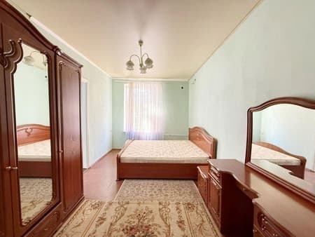 Продается четырехкомнатная квартира, 95 м², этаж 3 из 3. Фото 1