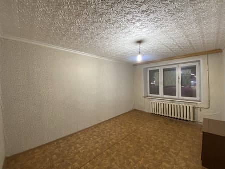 Купить трехкомнатную квартиру, 52 м², этаж 1 из 5. Фото 1